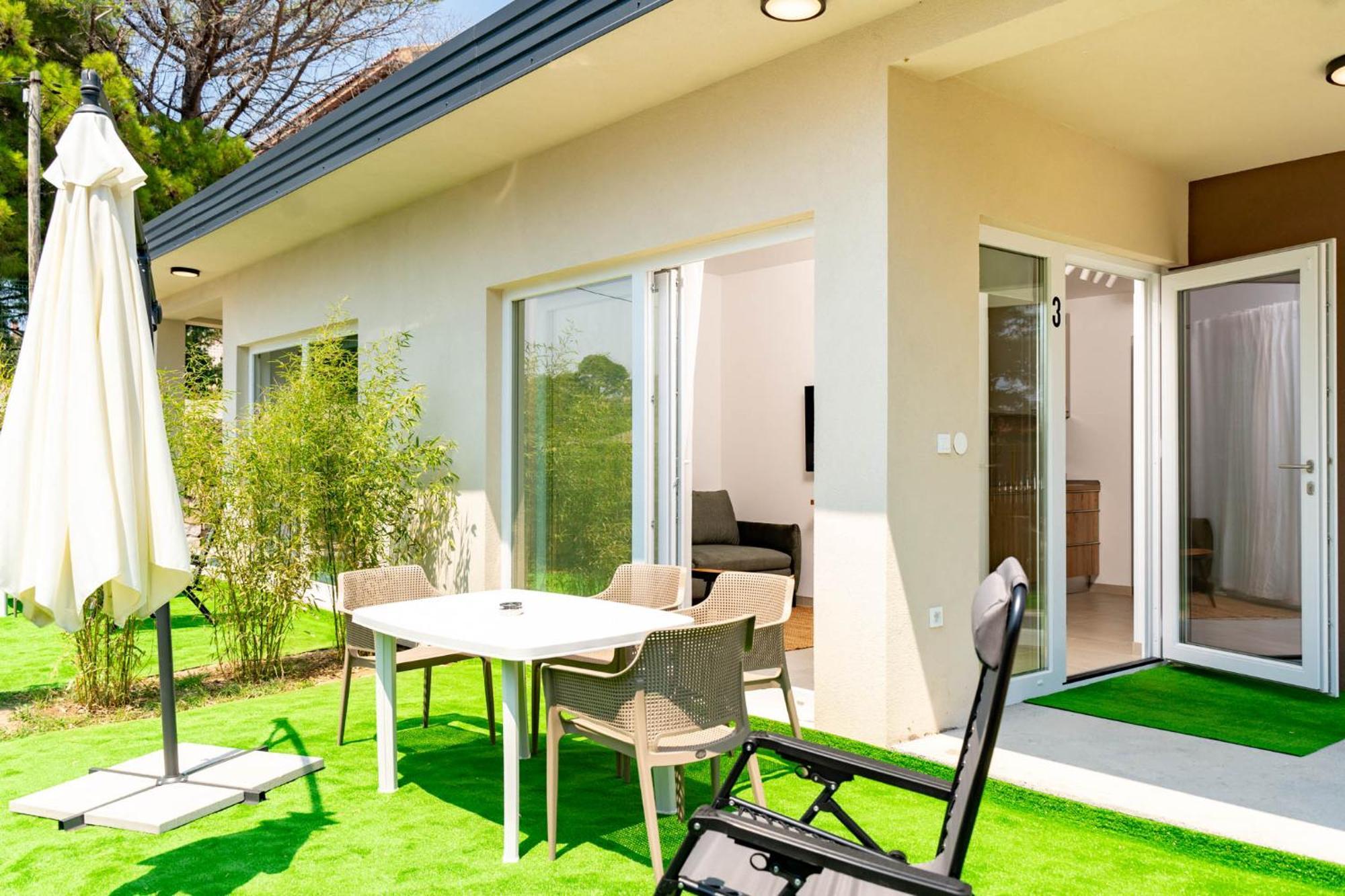 Arti Holiday Homes Banjol Habitación foto