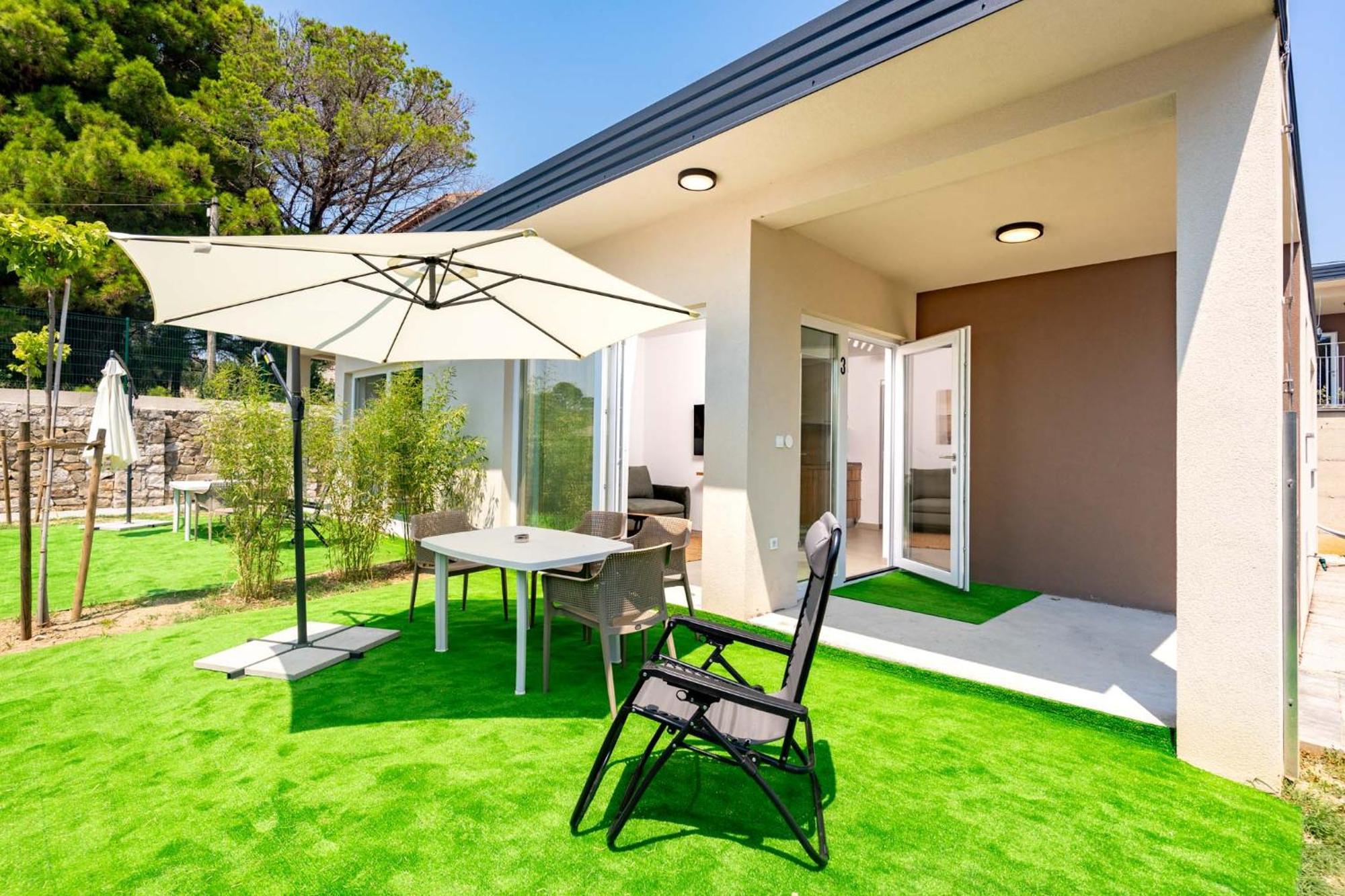 Arti Holiday Homes Banjol Habitación foto