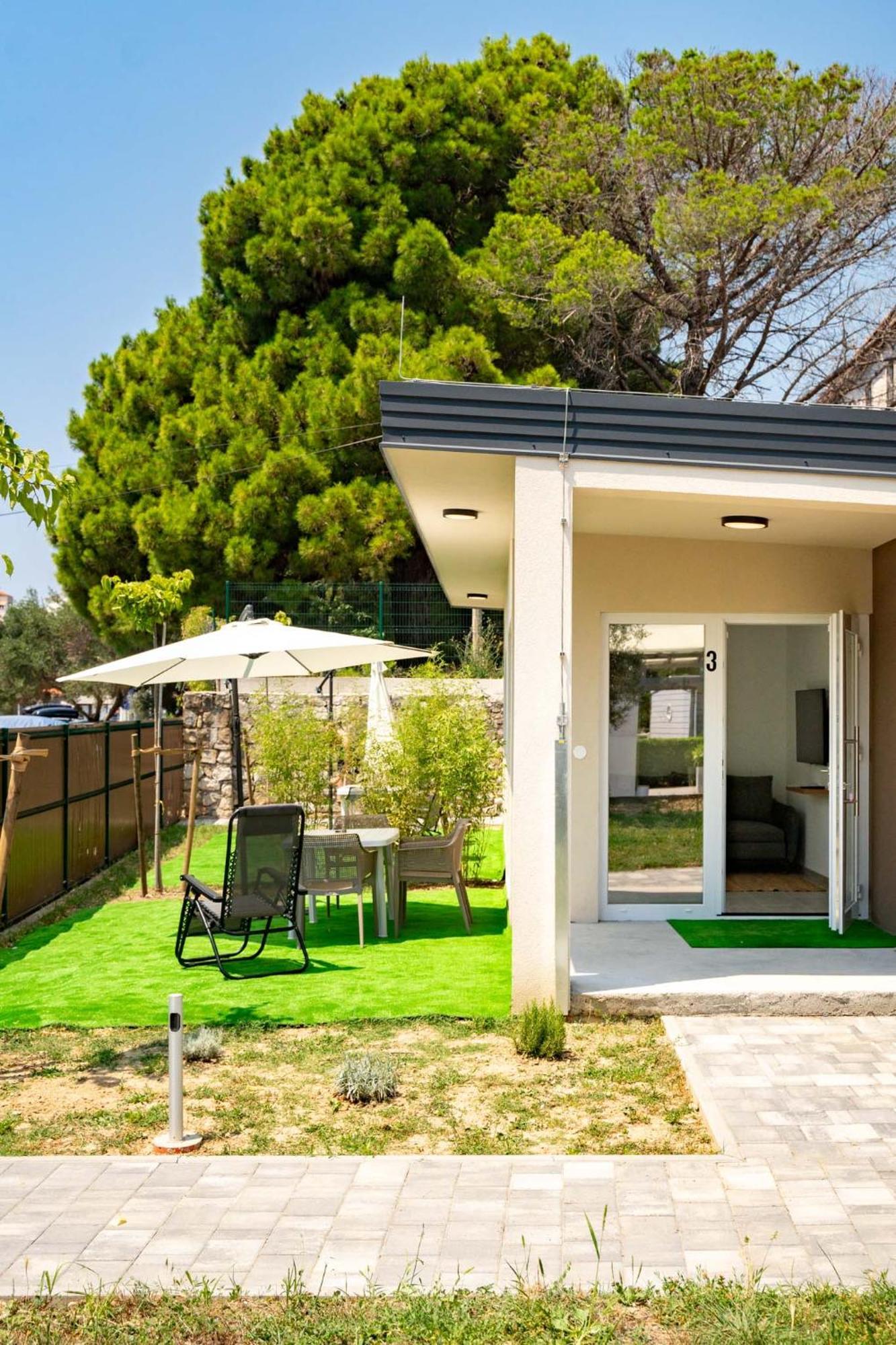 Arti Holiday Homes Banjol Exterior foto