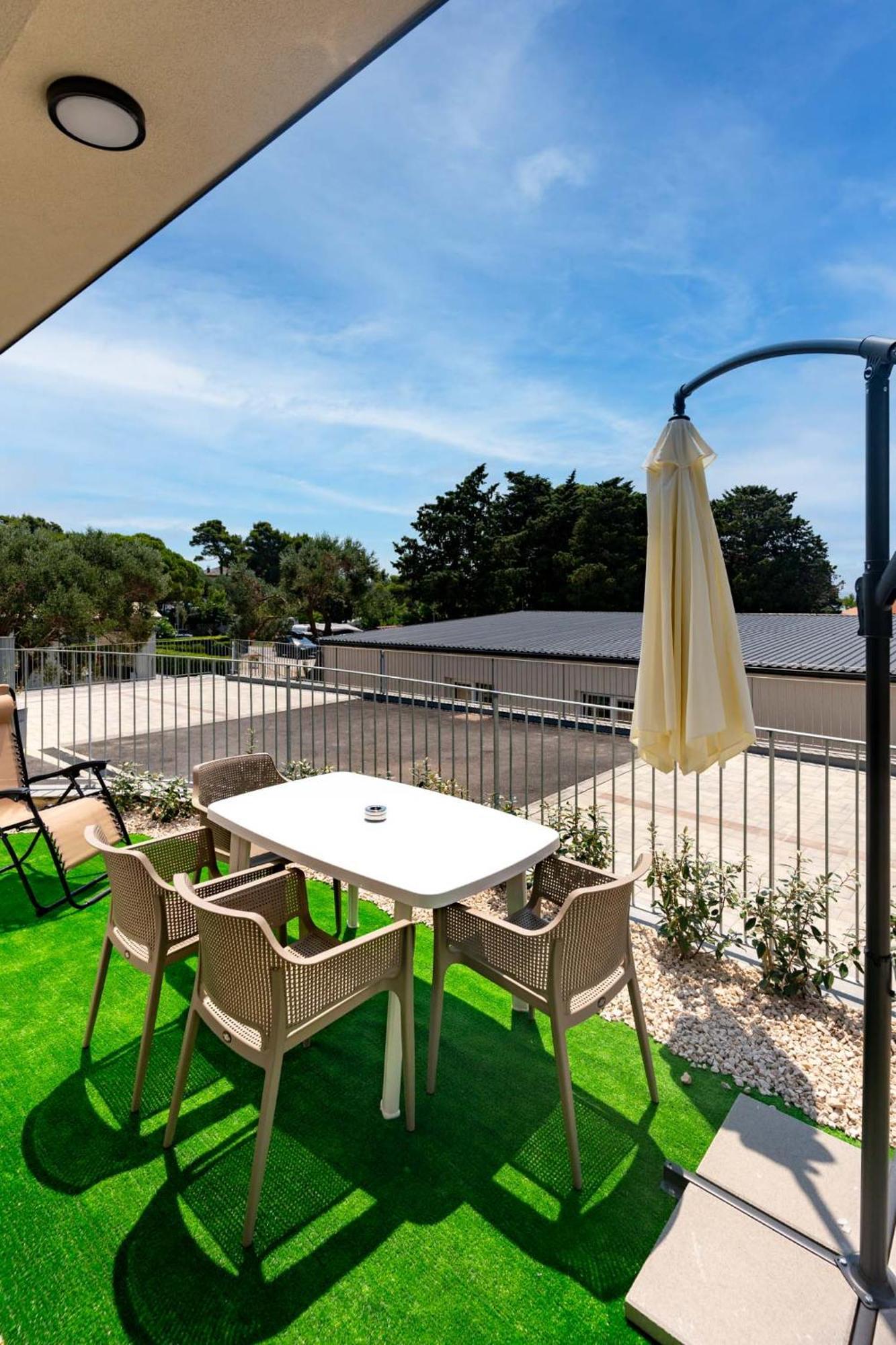 Arti Holiday Homes Banjol Habitación foto