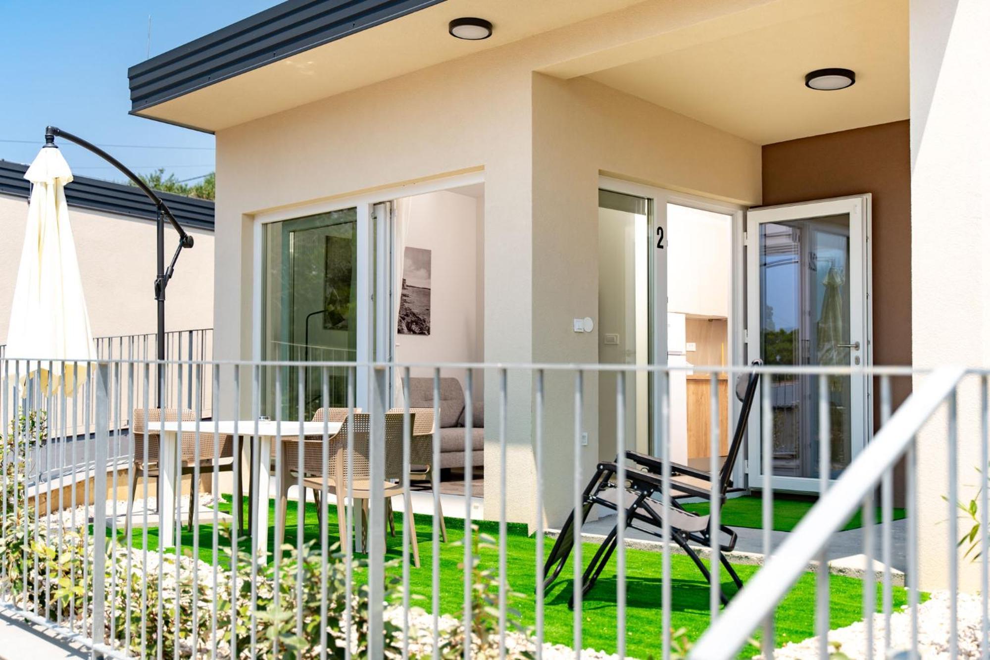 Arti Holiday Homes Banjol Habitación foto